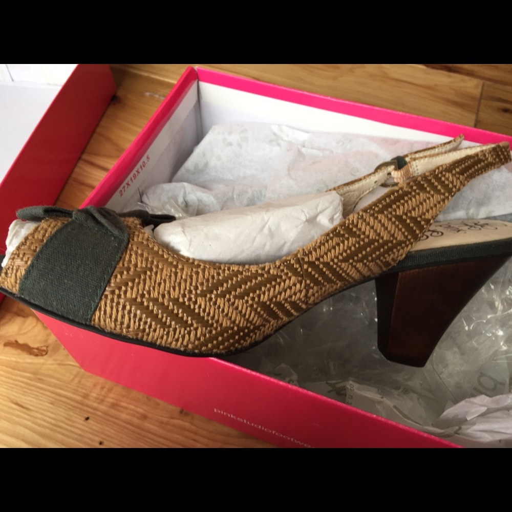 Gorgeous sling-backs by Pink for Anthropologie - Picture 4 of 8